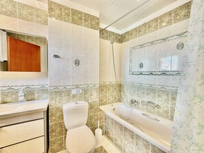 أحوا�ض استحمام، مجففات شعر، مناشف