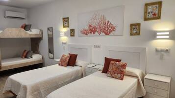 3 slaapkamers, een kluis op de kamer, een bureau