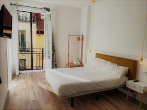 Deluxe Double Room, 1 Double Bed - Hostal Manuela by gaiarooms (Madrid)