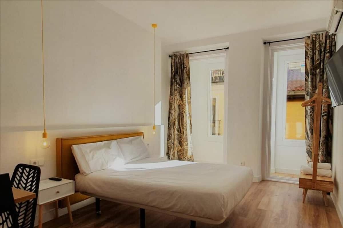 Deluxe Double Room, 1 Double Bed | Hypo-allergenic bedding, down comforters, desk, laptop workspace