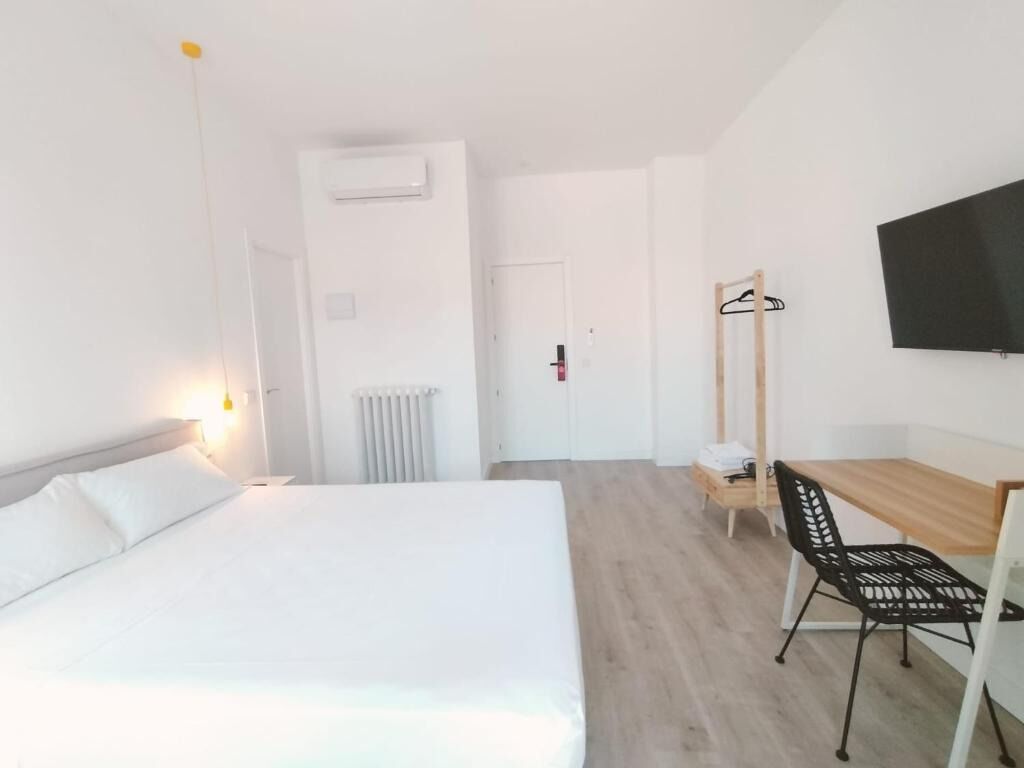 Deluxe tweepersoonskamer, 1 tweepersoonsbed | Hypoallergeen beddengoed, donsdekens, een bureau, een laptopwerkplek