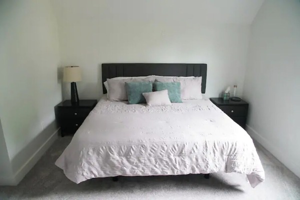 5 bedrooms, desk, iron/ironing board, free WiFi