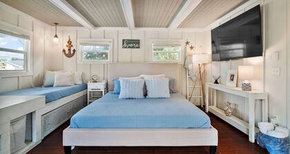 The Downtowner Cottage downtown Mt. Dora Location! Location! Location!