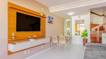 Apartamento | Área de estar | Smart TV 32 polegadas com canais digitais, TV