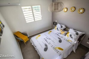 2 bedrooms, in-room safe, iron/ironing board, travel crib - Granite Passion (Sainte-Anne)