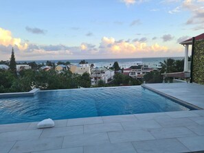 Outdoor pool - Granite Passion (Sainte-Anne)