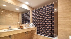 Deluxe Apartment | Bathroom