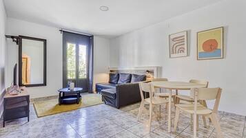 Apartment, Stadtblick | Zimmersafe, Bügeleisen/Bügelbrett, kostenloses WLAN, Bettwäsche