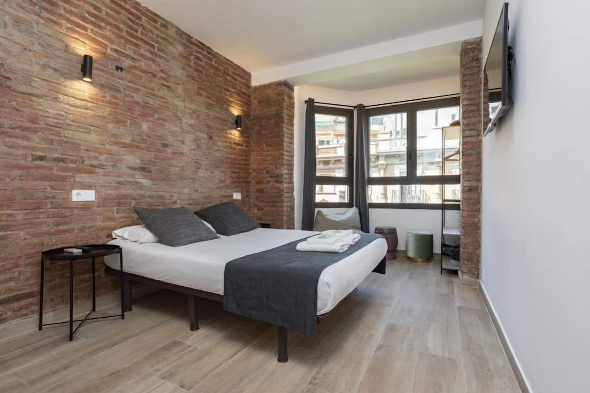 Habitación Premium doble, 1 cama doble, no fumadores, vistas a la ciudad | Caja fuerte, tabla de planchar con plancha, wifi gratis y ropa de cama