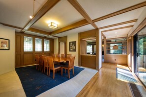 Dining - Forest Ridge - Private Estate w/ Hot Tub and Sauna (Sebastopol)
