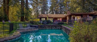 Forest Ridge - Private Estate w/ Hot Tub and Sauna