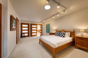 6 bedrooms, iron/ironing board, free WiFi, bed sheets