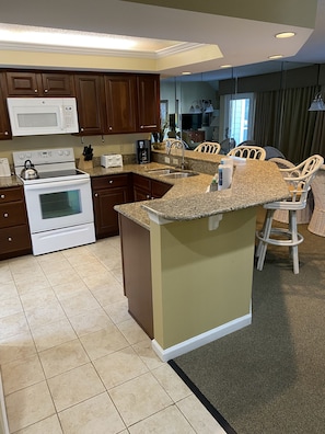 Fridge, microwave, oven, stovetop - Spacious 3 bedroom Condo located on Westin Resort property, Hilton Head SC (Hilton Head Island)