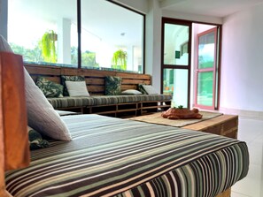 Télévision à écran plat