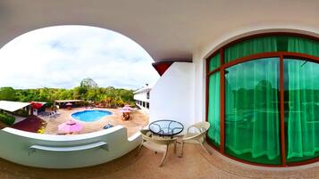 Habitación triple familiar | 1 habitación y ropa de cama