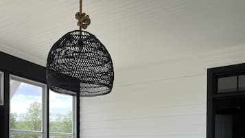 Fernseher, Kamin, Stereoanlage