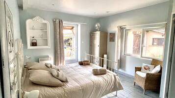 11 chambres, fer et planche à repasser, lit parapluie, Wi-Fi gratuit