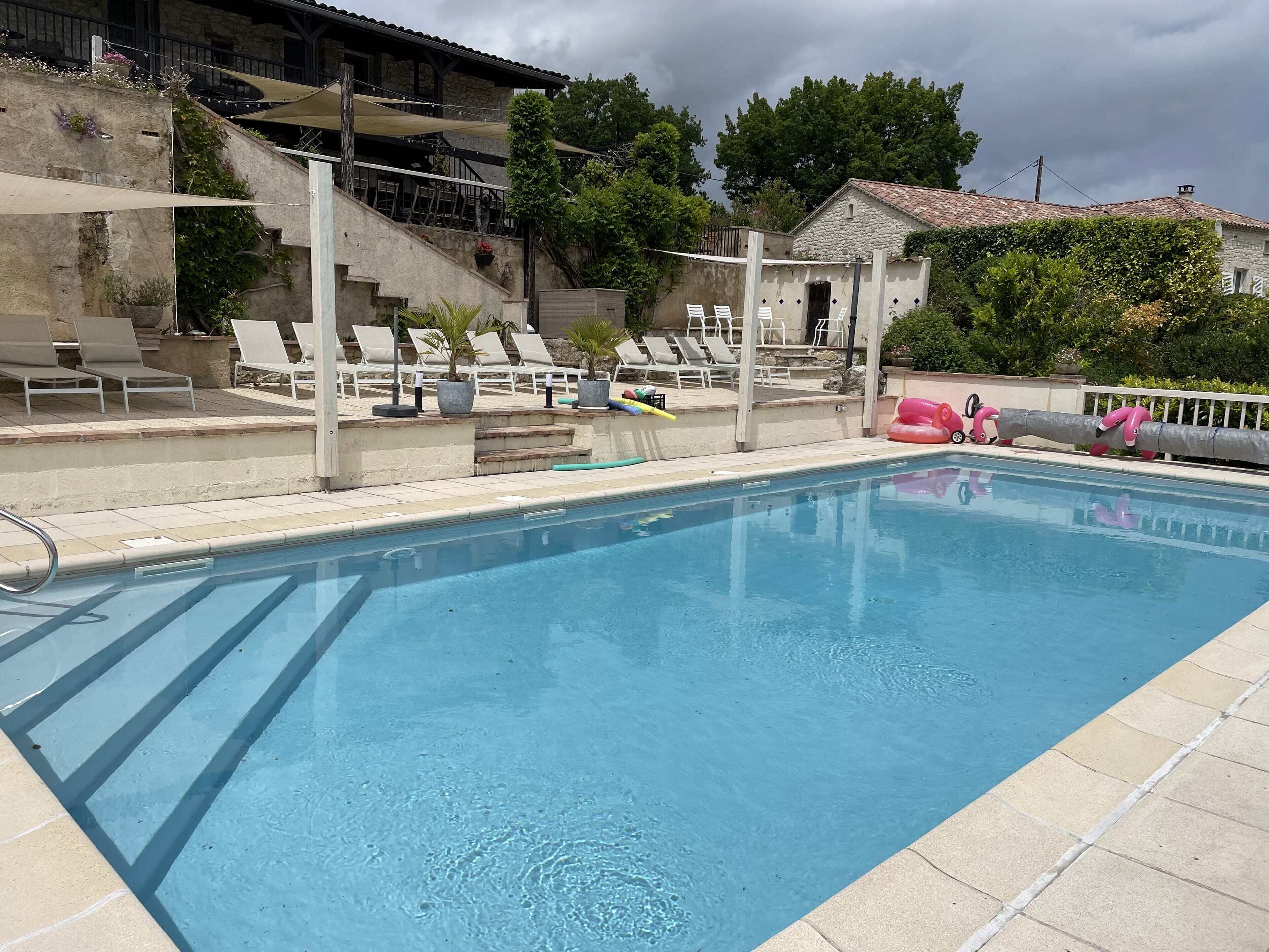 室外游泳池，恒温泳池