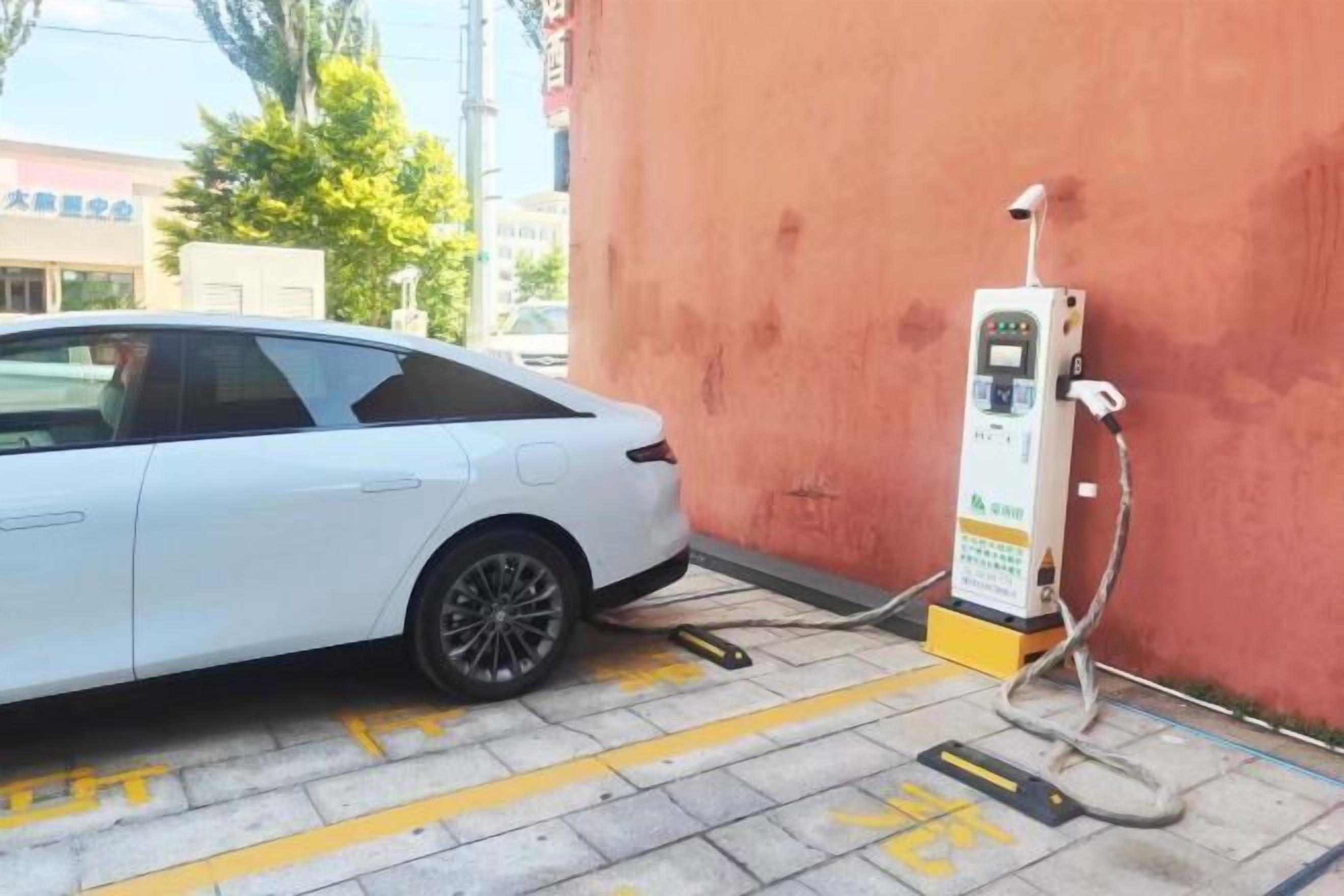 Bãi đậu xe t  ự phục vụ miễn phí 