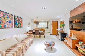 Appartement | Woonruimte | Een 32-inch televisie met digitale zenders