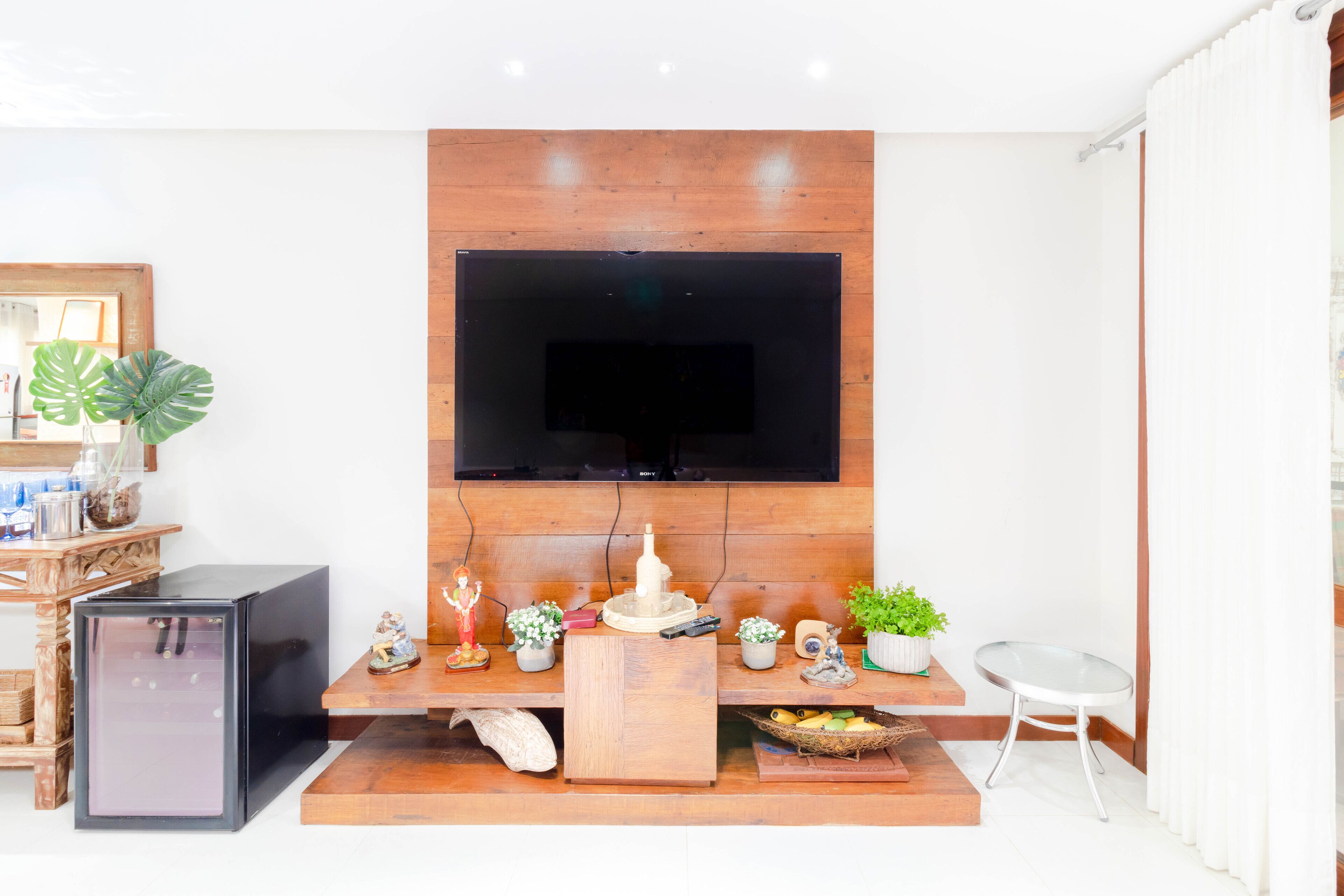 Apartment | Living area | 32-inch TV with digital channels