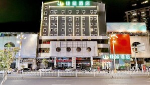 A hotel with multiple floors, a prominent sign at the top, and several windows. - Jielv Hotel (Puning)