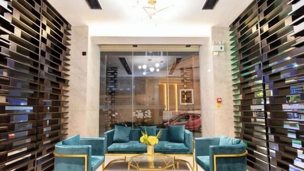 Lobby-lounge