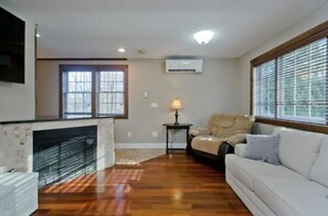 Smart TV - Cheerful 1 bedroom (Northampton)