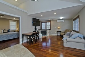 Smart TV - Cheerful 1 bedroom (Northampton)