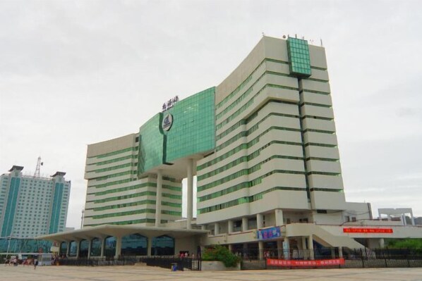 Exterior - High Speed Rail Hotel (Beihai)