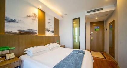 Leiketai Theme Hotel (Bengbu Railway Station Branch)