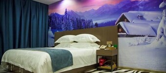 Leiketai Theme Hotel (Bengbu Railway Station Branch)