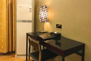 Business center - Jiangmen Park Lane Hotel (Gangzhou Avenue Baiyi Branch) (Jiangmen)