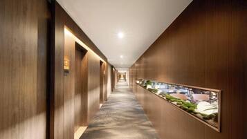 المنشأة من الداخل