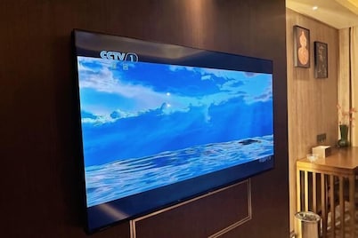 兴湖半岛酒店(海口省政府日月广场免税店)