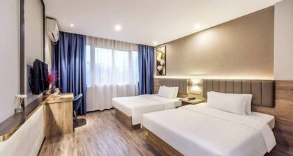 7 Days Inn (Rongchang Commercial Pedestrian Street)