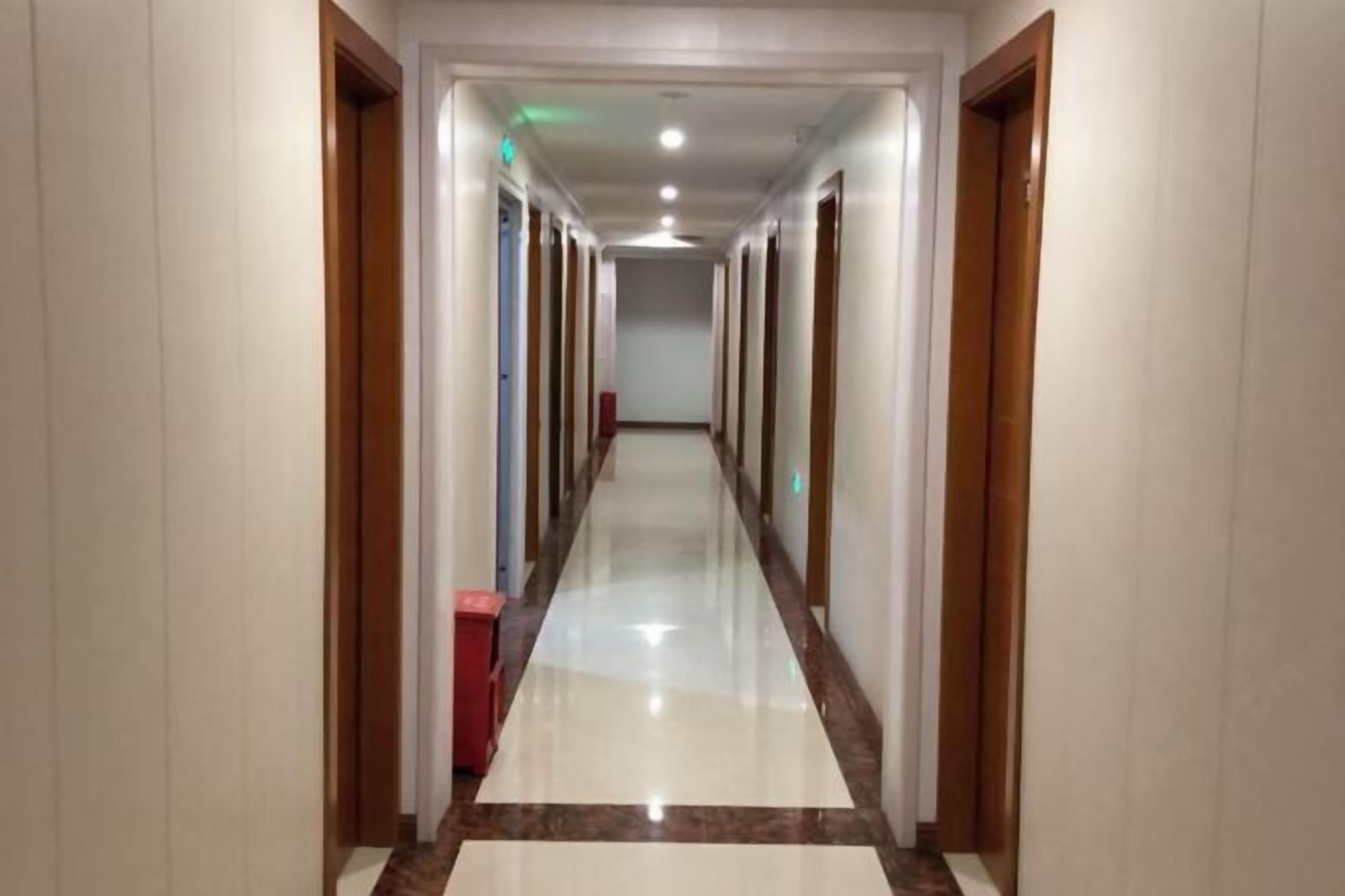 المنشأة من الداخل