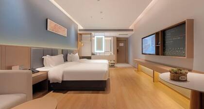 Bojing Hotel (Jingmen Longquan Park)