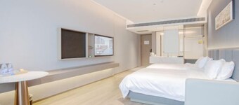 Bojing Hotel (Jingmen Longquan Park)