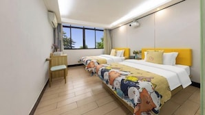 A hotel room with two beds, a desk, and a window with a view. - Shiman Art Hotel (Guangzhou Chebei Subway Station) (Guangzhou)