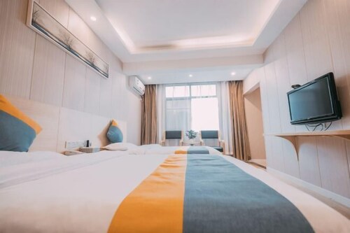 Orange Hotel