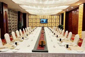 Unclassified image, 2 of 55, button - L. Road Grand Hotel (Lincang)