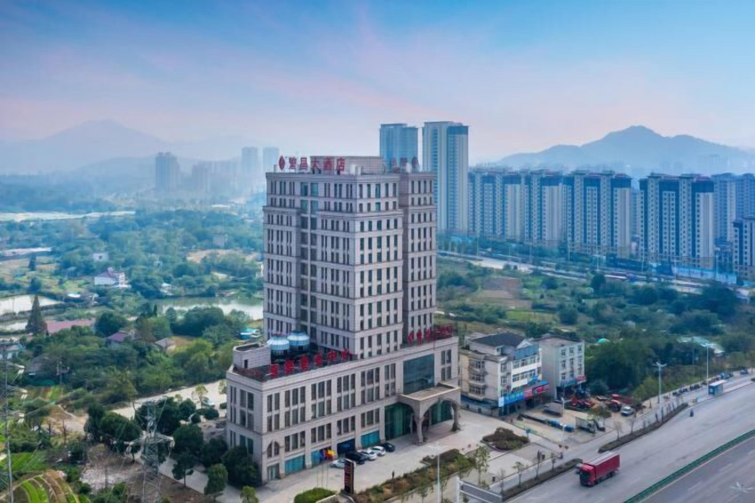 المنشأة من الخارج