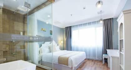 Jiatai Chain Business Hotel (Zhuanghe High-speed Railway Station)