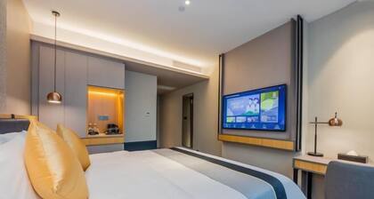 Jiatai Chain Business Hotel (Zhuanghe High-speed Railway Station)