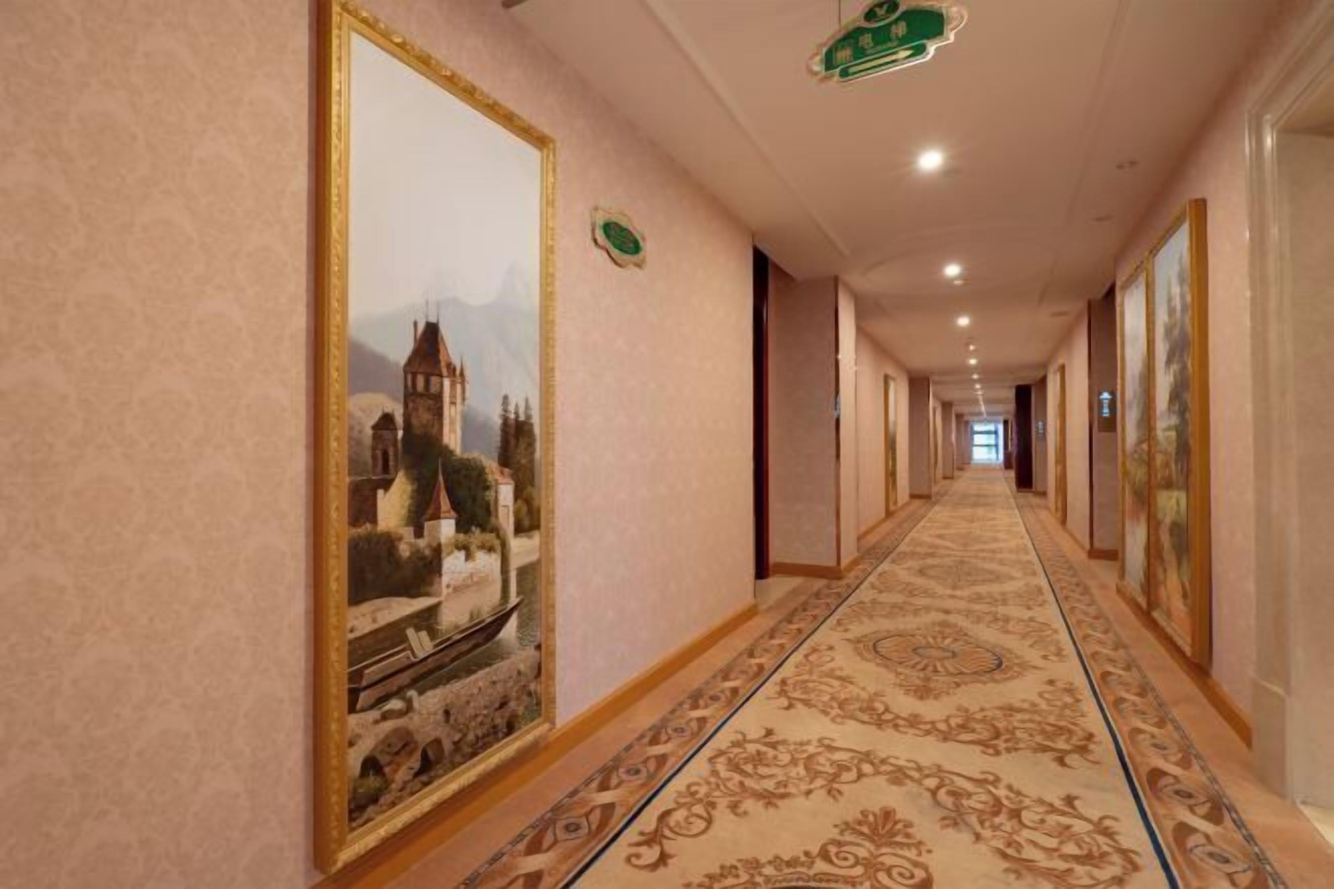 المنشأة من الداخل