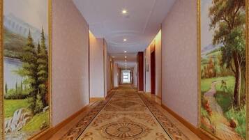 المنشأة من الداخل