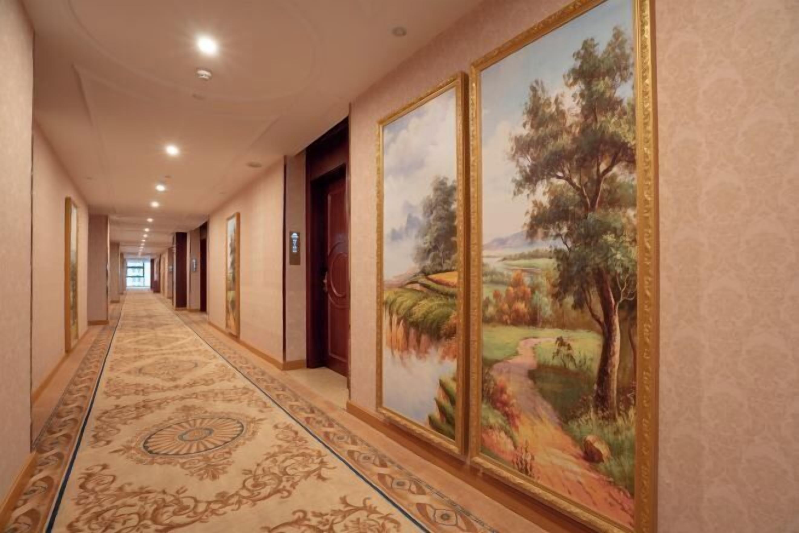 المنشأة من الداخل