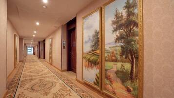 المنشأة من الداخل