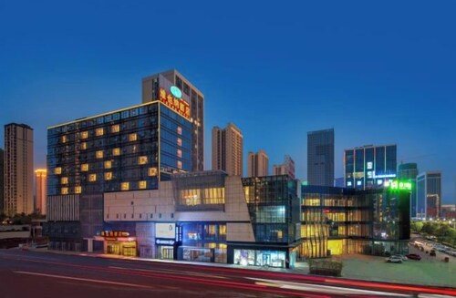 Vienna Hotel (Zunyi Xinpu Riyuexingcheng Branch)